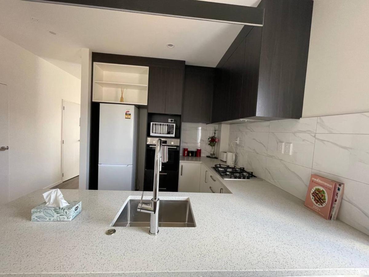 4 Bedroom Home Fully Furnished In Papakura, オークランド エクステリア 写真