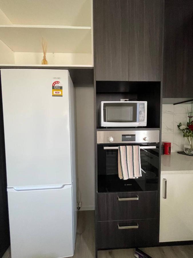 4 Bedroom Home Fully Furnished In Papakura, オークランド エクステリア 写真