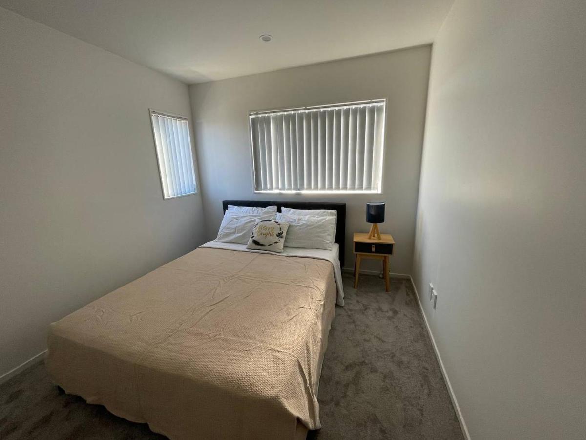 4 Bedroom Home Fully Furnished In Papakura, オークランド エクステリア 写真